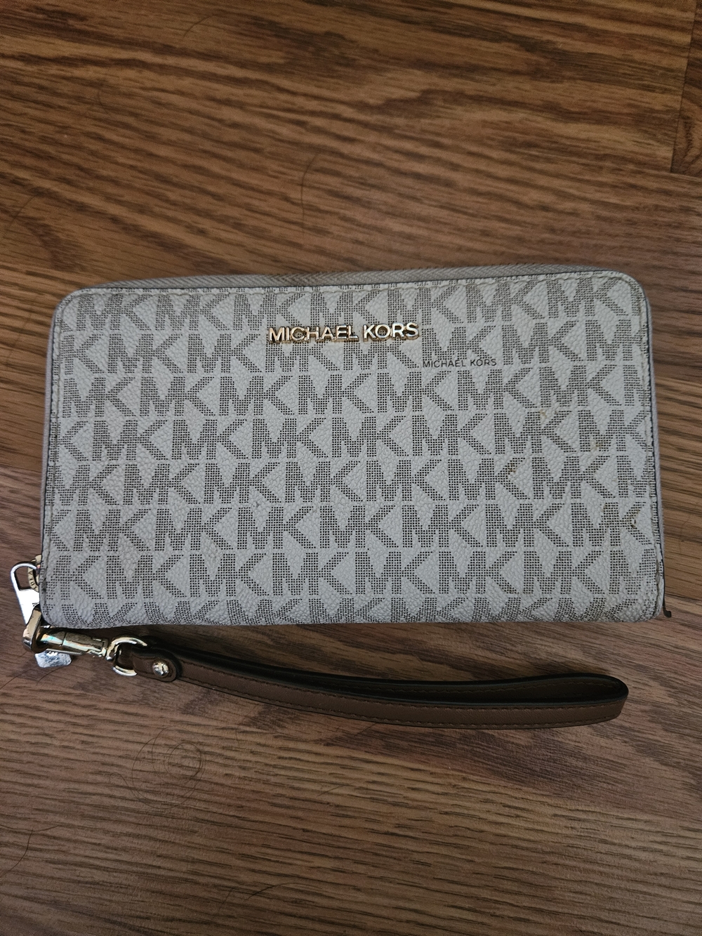 Michael Kors Jet Set Travel Large Logo Quarter-Zip Wallet in Vanilla & Beige